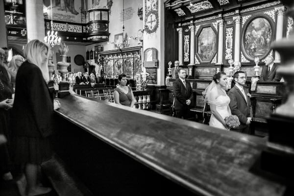 Magiczna przysięga małżeńska w plenerze nad jeziorem