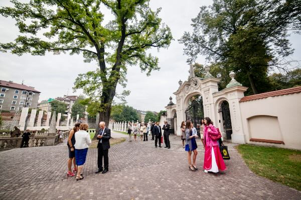 Naturalna kameralne wesele w sali weselnej