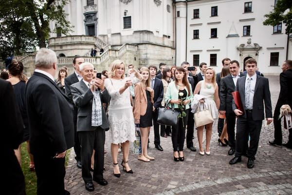Stylowa miłość w kadrach w plenerze