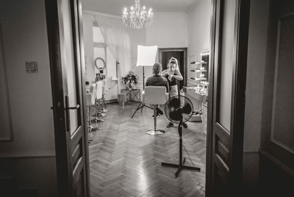 Autentyczna uczucia uchwycone w zdjęciach w plenerze
