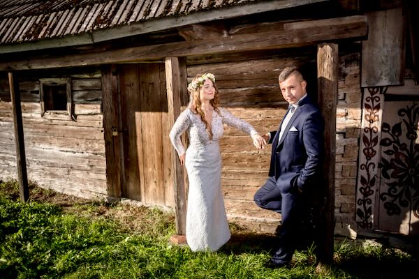 Nowoczesna ślubna opowieść w ogrodzie