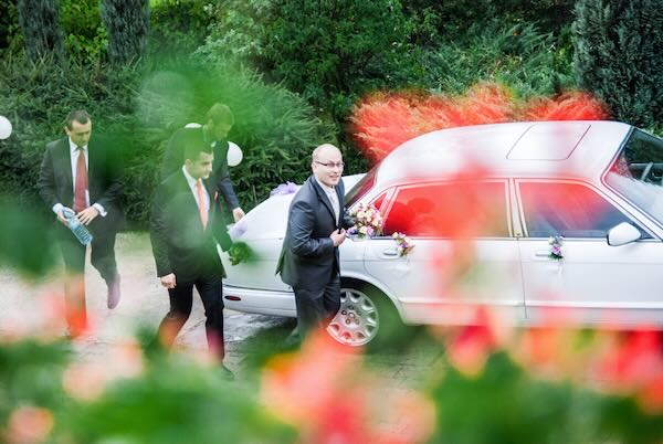 Subtelne przygotowania do ślubu w apartamencie panny młodej
