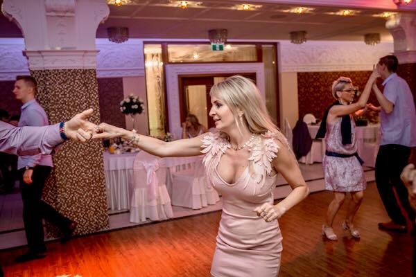 Romantyczne dokumentacja dnia ślubu w apartamencie