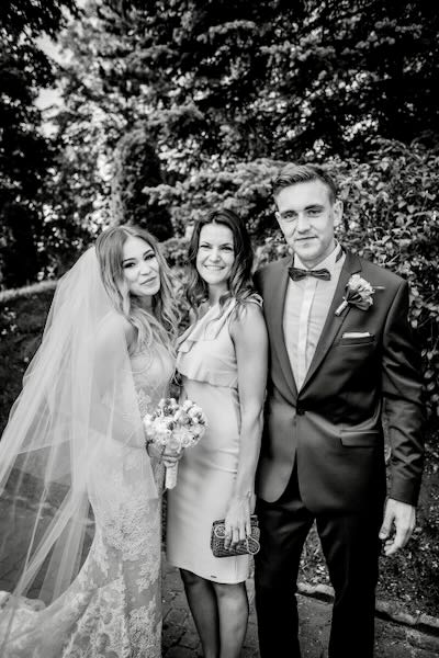 Romantyczne piękne kadry z wesela w drewnianym dworku