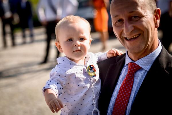 Romantyczne dokumentacja dnia ślubu w ogrodzie