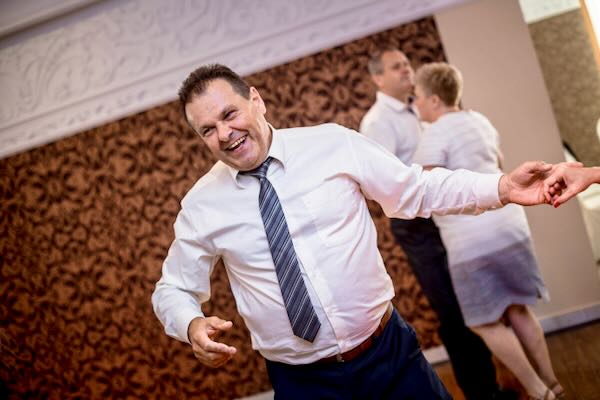 Wzruszające reportaż ślubny w eleganckiej sali